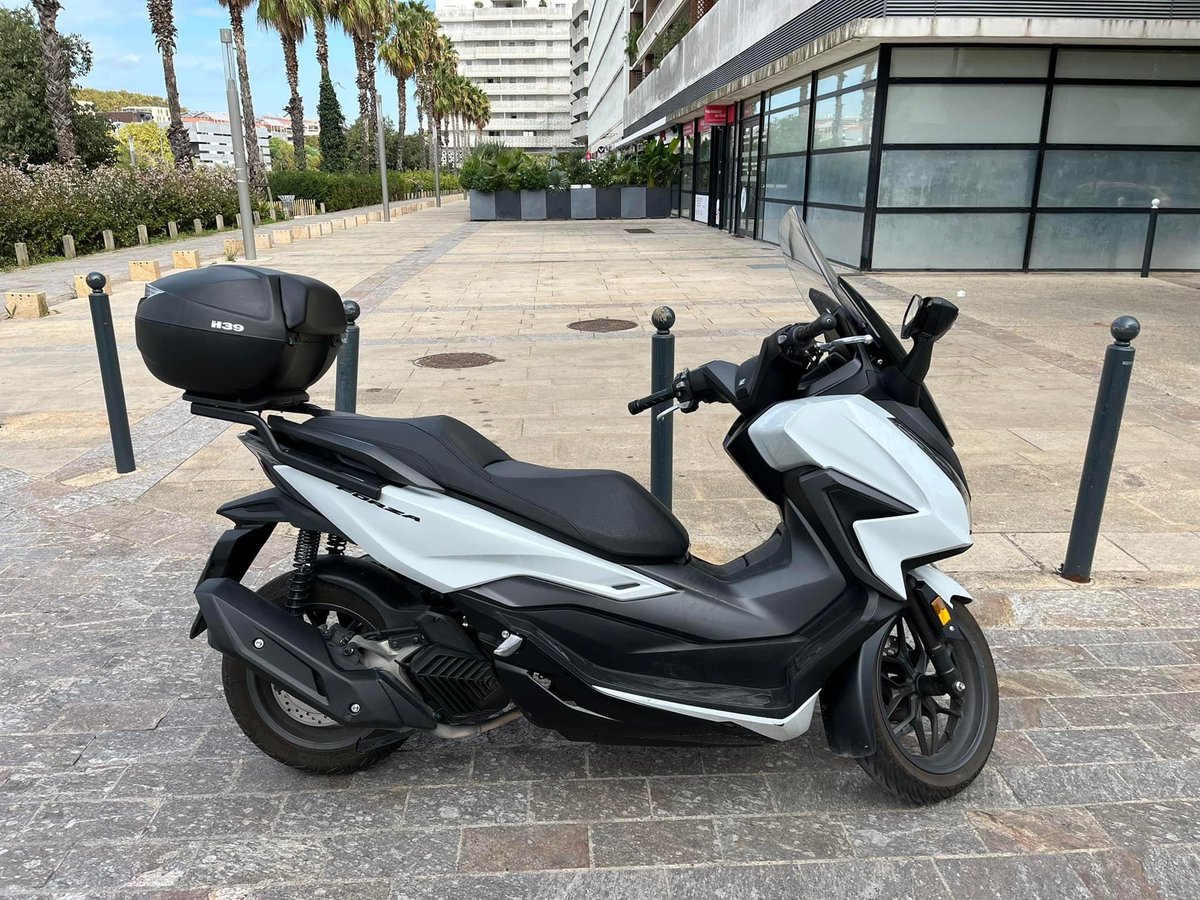 Fabien_Saveurs's tweet photo. Hola ! 
À vendre ! 
#scooter Honda Forza en super état 
top case Shad
9000 km au compteur
ABS 
Vitesse maxi 120 km/h 
Bulle réglable 
Entretien à jour effectué exclusivement chez Honda le 5 octobre dernier
Garantie #Honda jusqu’en juillet 2026 
Montpellier
4300€ à débattre https://t.co/829NCR3LHs