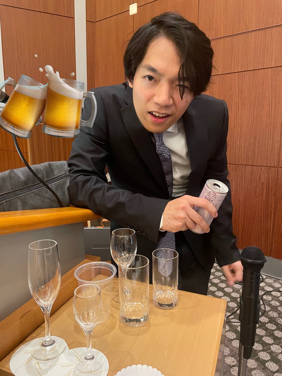 BarPalinka's tweet image. 昨日の結婚式、司会をしながらも8杯くらい酒飲んでる伊沢くんの安定感がすごかった。

肝心の新郎の写真はない。
ファル氏(@imadake398yen)おめでとう〜！