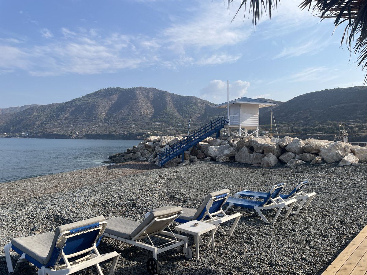 CodyTrench's tweet image. peach slushy at the beach!