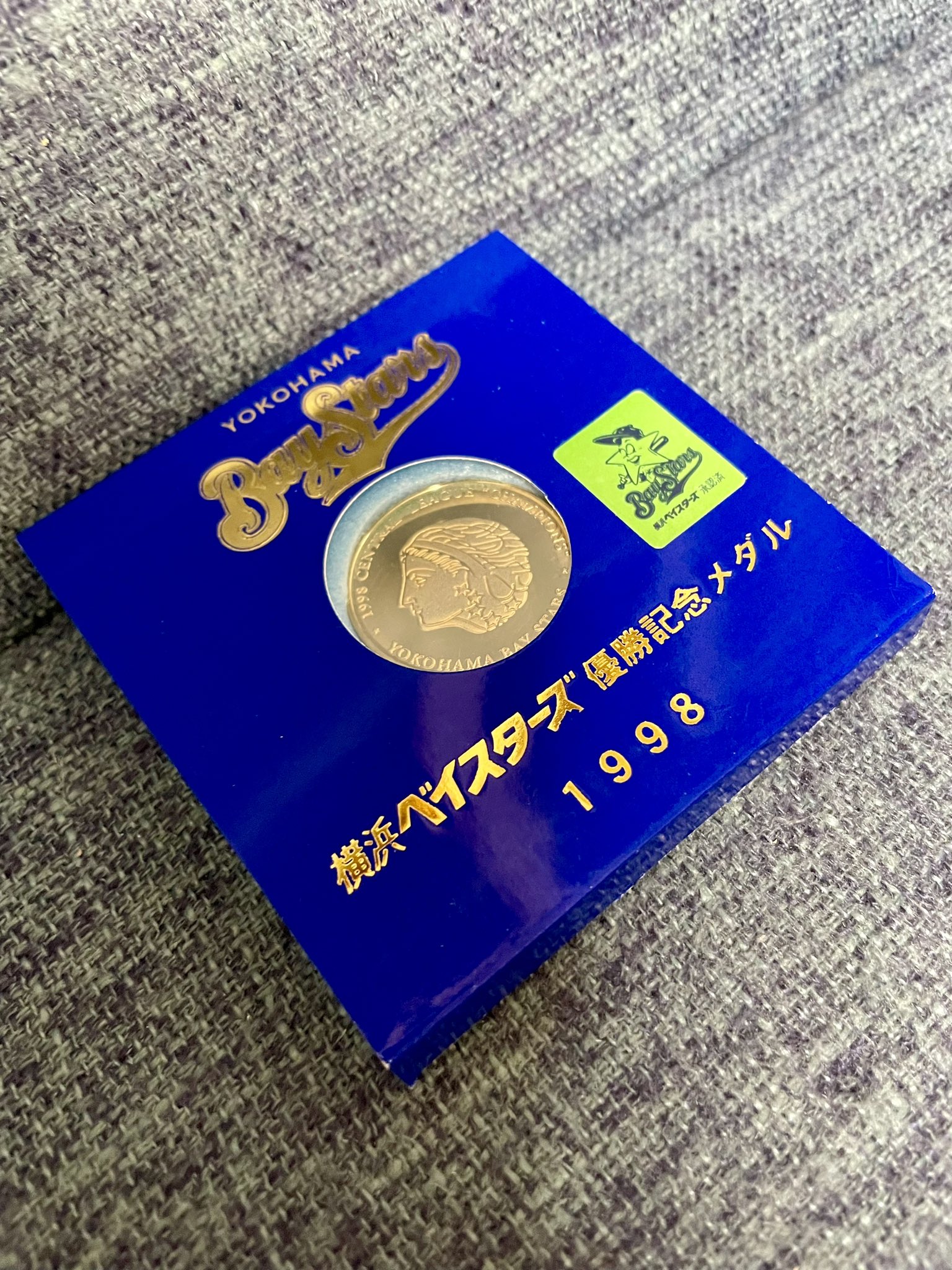 阪神タイガース18年ぶりのセントラルリーグ優勝を記念した純金製