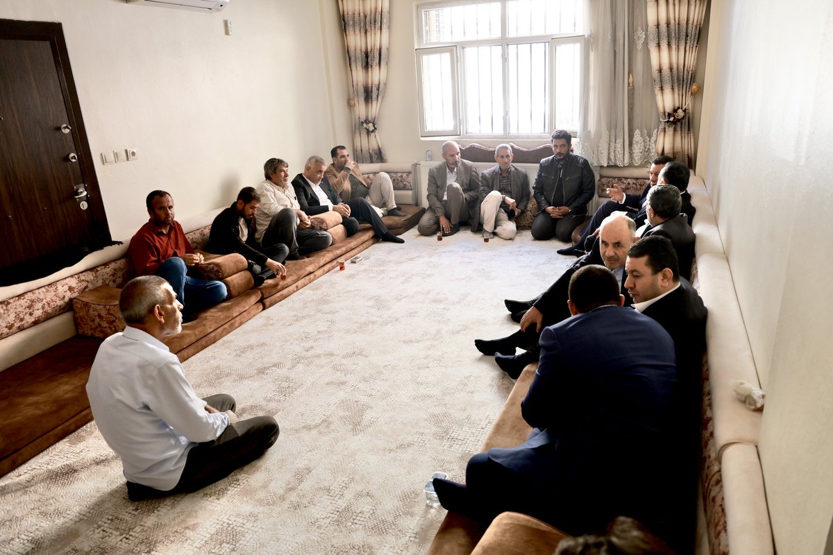 HikmetBasak_63's tweet photo. Akçakale /Atatürk Mahallesi

MHP Şanlıurfa Milletvekilimiz Sayın İbrahim Özyavuz ve Harran Belediye Başkanımız Sayın Mahmut Özyavuz ile birlikte, #Elet ailesine taziye ziyaretinde bulunduk.

Merhuma Cenab-ı Allah’tan rahmet; ailesine baş sağlığı ve sabır diliyorum.

@RTErdogan @Akparti @erkankandemir @bybekirbozdag @milhamigunbegi
@iozyavuz1963