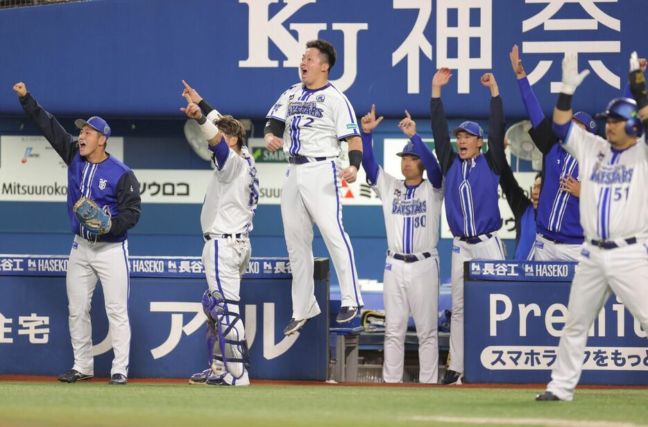 gnomotoke's tweet photo. 【DeNA】4連勝で1998年以来26年ぶり日本一！セ初の3位から下克上頂点…三浦大輔監督就任4年目で歓喜（スポーツ報知）-Yahoo!ニュース https://t.co/SyTeI5z0uJ

2連敗からの3連勝で王手をかけていたDeNAが、ソフトバンクに快勝して4連勝で、1998年以来26年ぶりとなる日本一を決めた。 https://t.co/2e4AJXRQW0