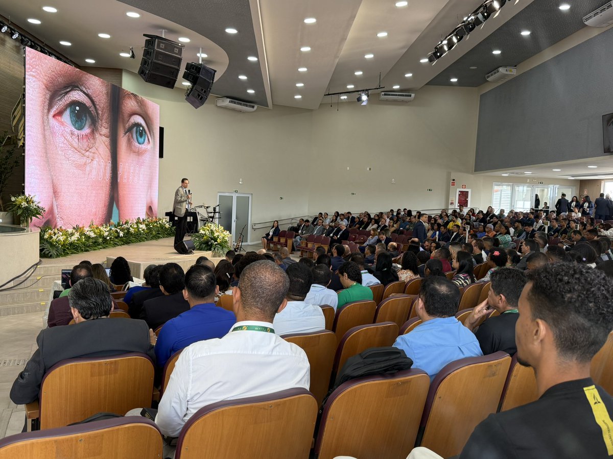 Começa a assembleia quadrienal da Missão Sergipe/ULB. Mensagem bíblica com o Pr. Moisés, presidente da ULB, neste momento.