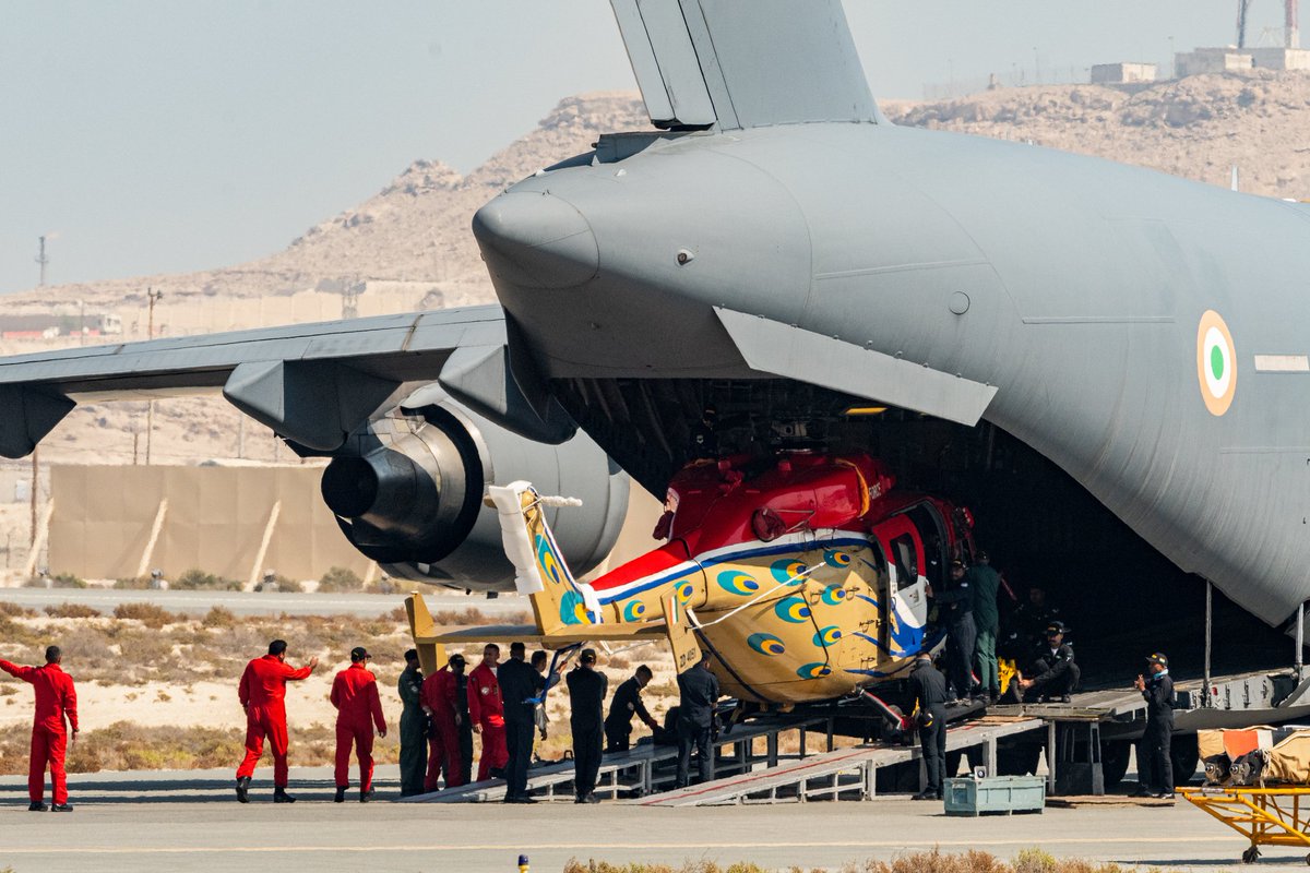 sarang_iaf's tweet image. Touchdown in Bahrain! 🇧🇭🚁We’ve offloaded the helicopters and are gearing up for an epic event. Get ready to witness an unforgettable air show!
#sarang #indianairforce #india #indiainbahrain #airforce #bahrain #manama #bahraininternationalairshow