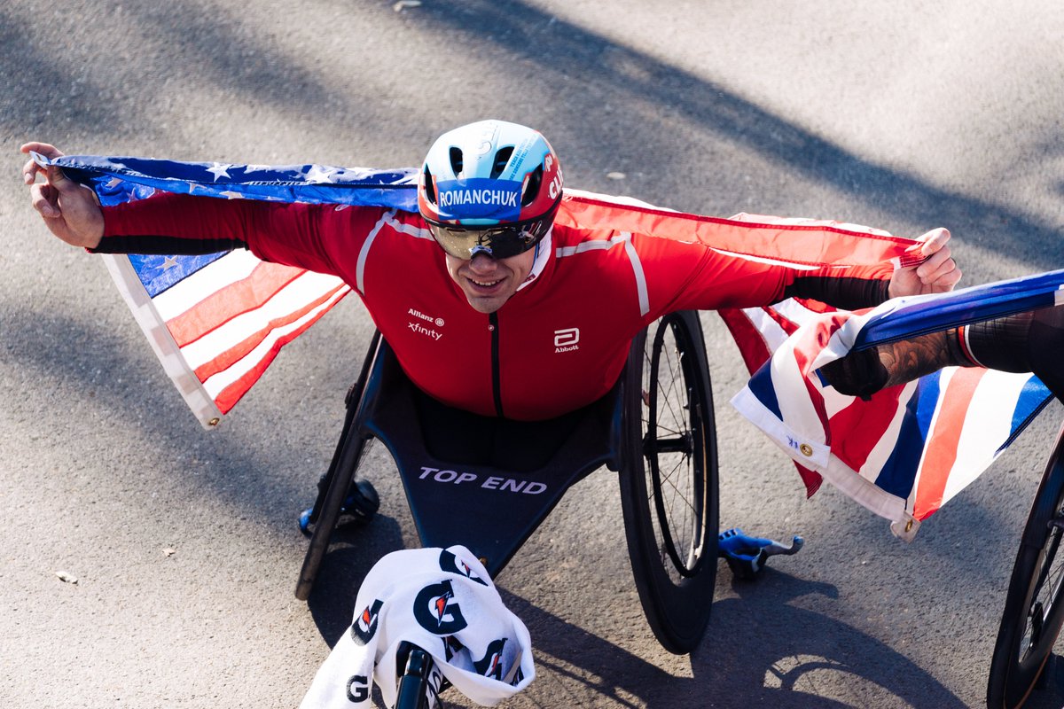WMMajors's tweet image. Romanchuk raises the flag on home turf once again 🇺🇸#AbbottWMM #TCSNYCMarathon