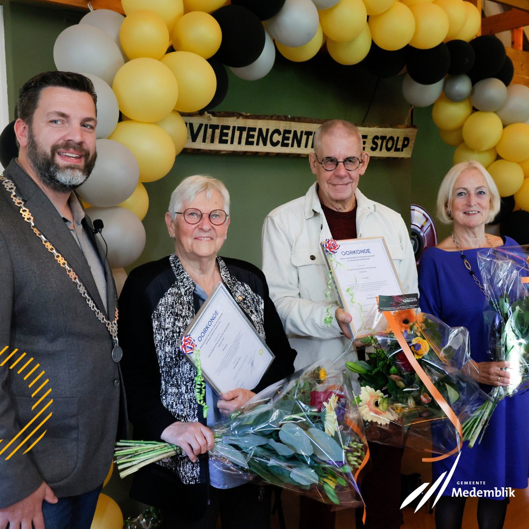Afgelopen zaterdag ontvingen Han van der Lelij-Bornhijm, Jantien van der Haring-Sewalt en Ruud van der Haring een welverdiende waarderingsspeld voor hun harde werk bij Molenwoid. De speld werd uitgereikt door wethouder Gerben Gringhuis. Lees meer op ➡️ bit.ly/3C7R1IK