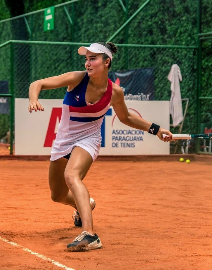 Primer título profesional para una de los talentos más grandes del tenis argentino, <a href="/cande_vazquez15/">Candela Vazquez</a>. Ganó el W15 de Luque con 16 años.