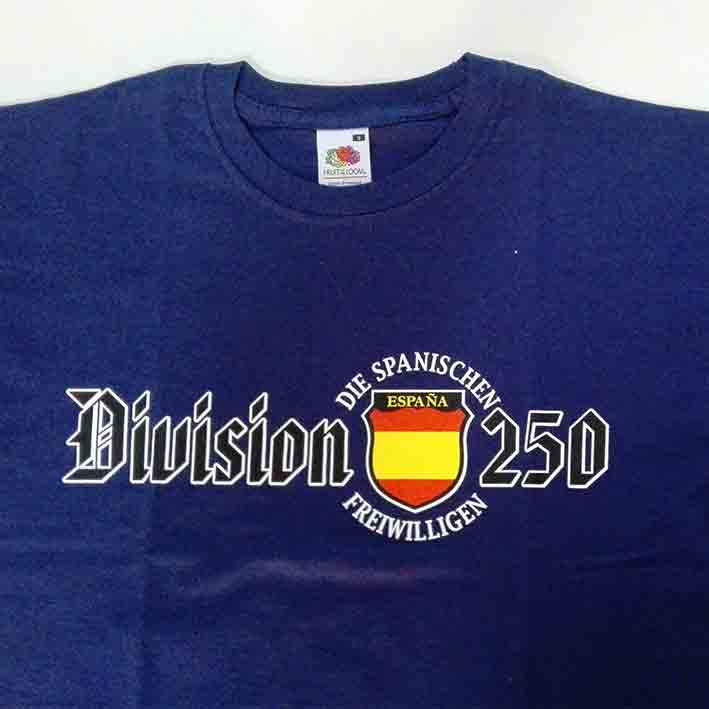 Hoy, el monarca Felipe VI se ha parado a hablar en Paiporta con los líderes fascistas cachorros de la asociacion neonazi Revuelta.