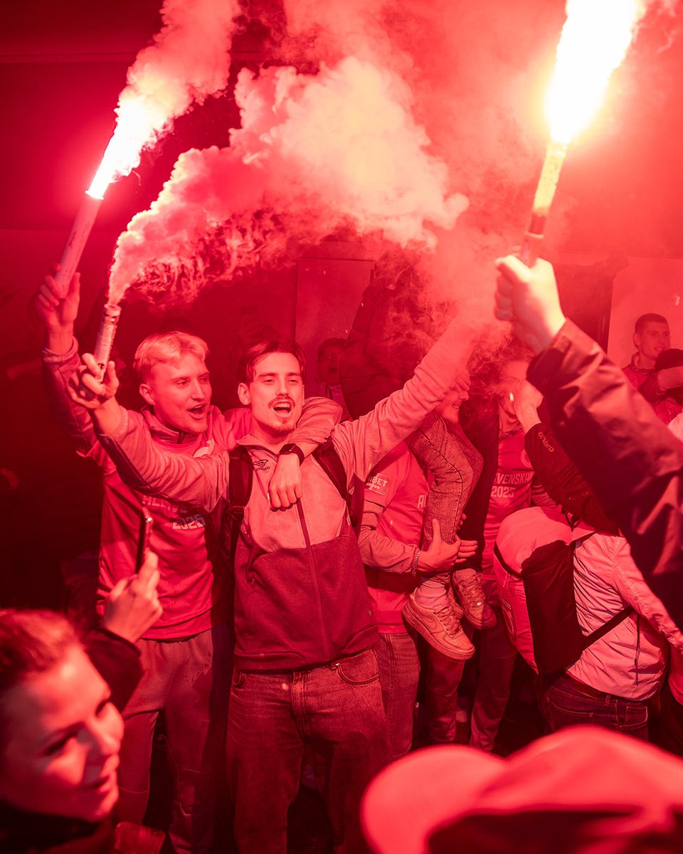 Hallå alla seriesegrare där ute i stugorna! 🤩 Har ni återhämtat er från gårdagens festligheter? #degerforsif
