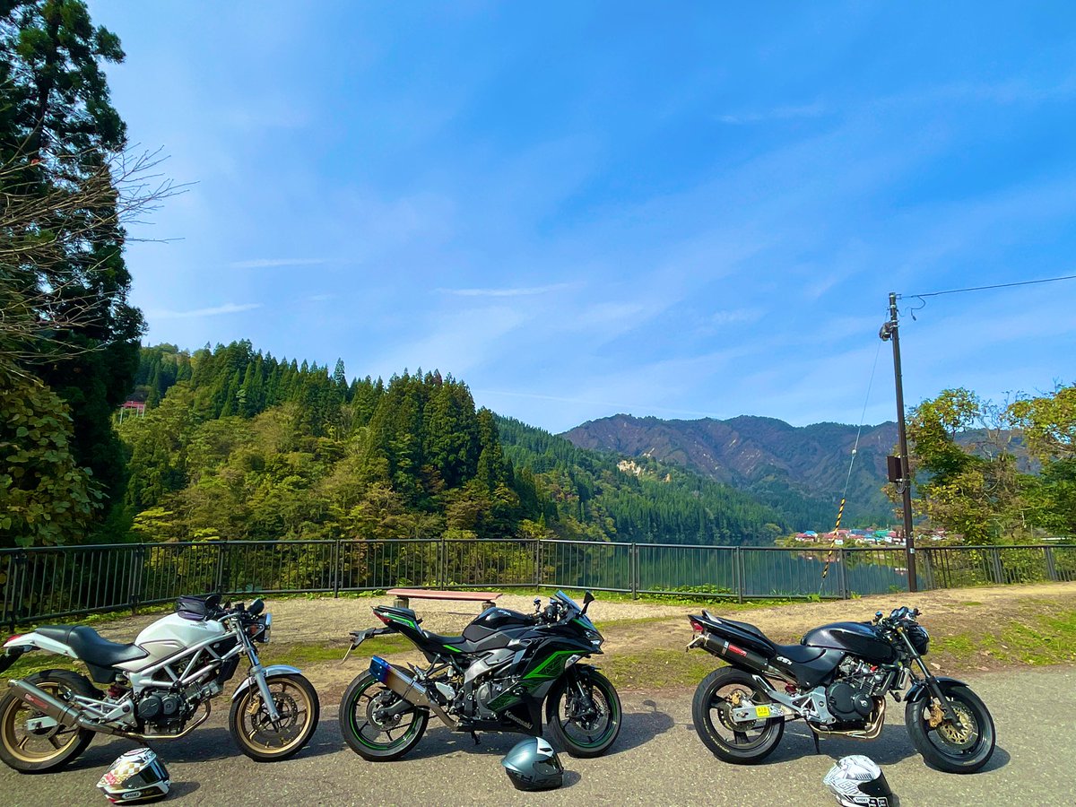 Chickenrider29's tweet photo. 先週スイスみたいな景色が広がってる所までツーリングした
約2ヶ月のバイクはクソ疲れた https://t.co/JXwvKECcqr