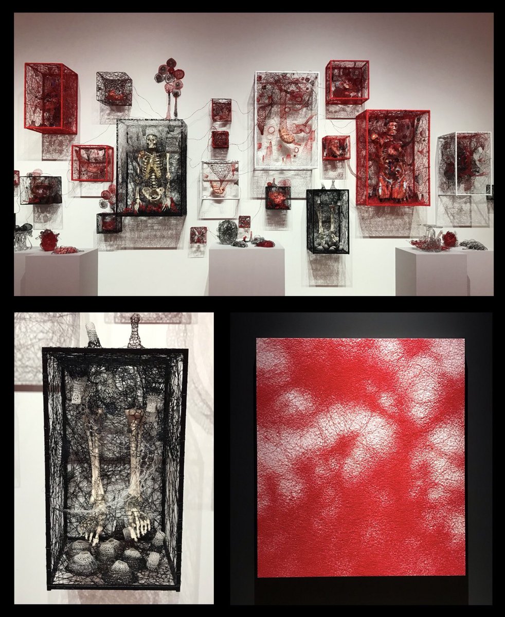 edwardaX666's tweet photo. 大阪中之島美術館
『塩田千春　つながる私（アイ）』

展示はエスカレーターを昇り切る前から始まっていた。公��したメッセージを連ねた巨大なインスタレーションは途切れる事のない人と人との繋がりを表しているかのよう。生と死 表裏一体の表現にもネガティブな印象はなく前向きな力強さすら感じる。 https://t.co/5oyrZv0X3m