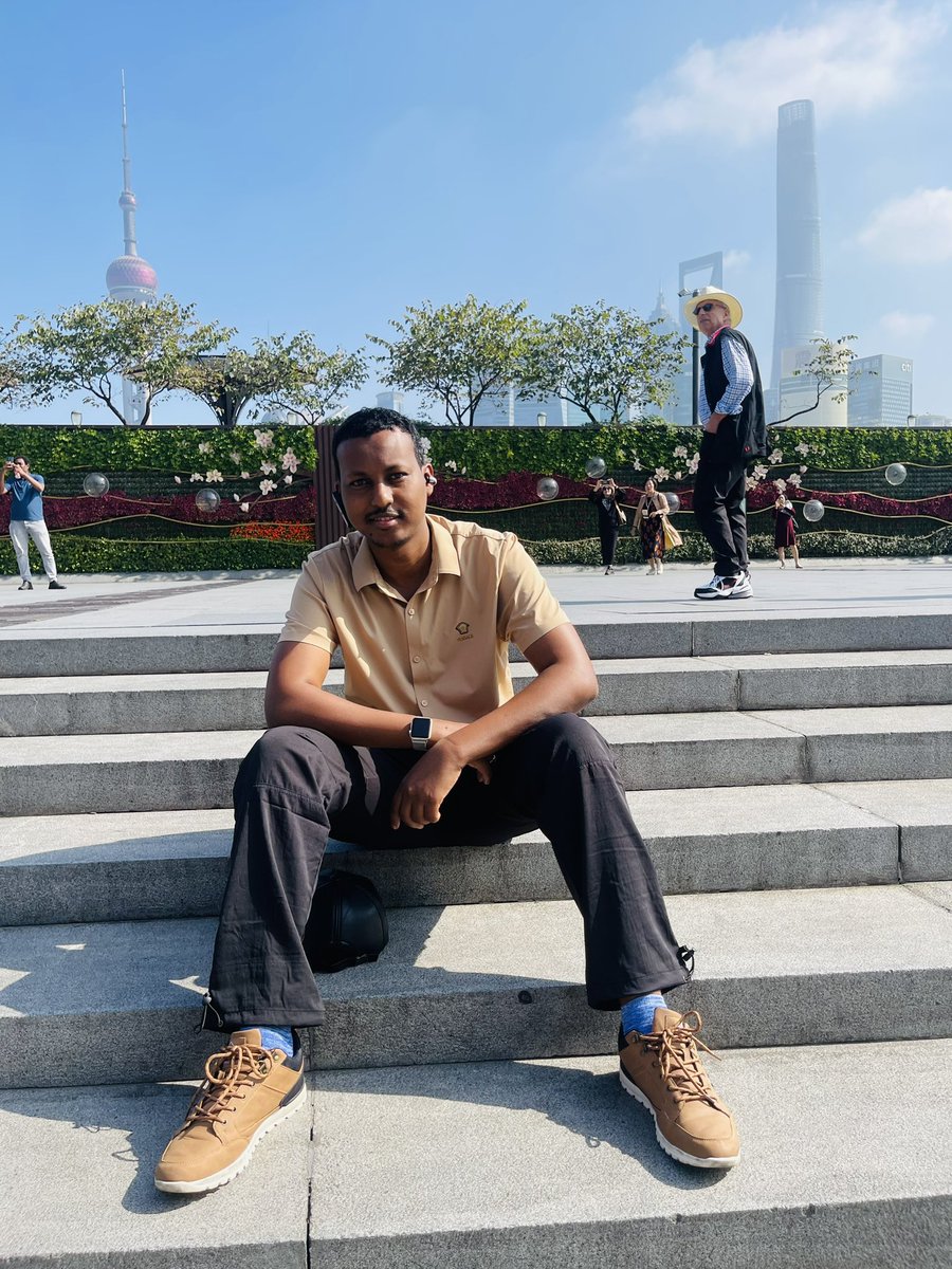 khadaraweis's tweet photo. Having been to #Shanghai and not to the 3rd tallest building in the 🌍 is not right. And the most #touristic and most beautiful place.
#China
#Somalia https://t.co/OBZQEkb1xV