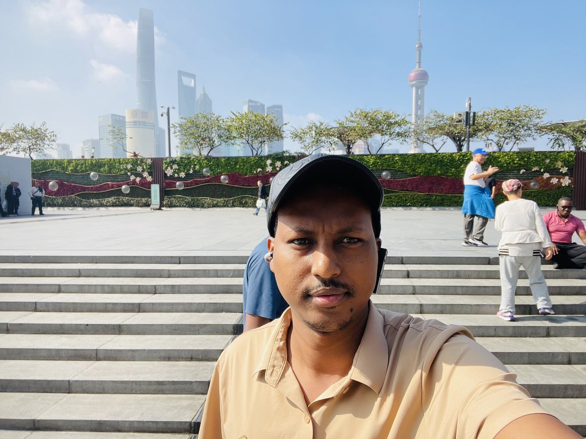 khadaraweis's tweet photo. Having been to #Shanghai and not to the 3rd tallest building in the 🌍 is not right. And the most #touristic and most beautiful place.
#China
#Somalia https://t.co/OBZQEkb1xV