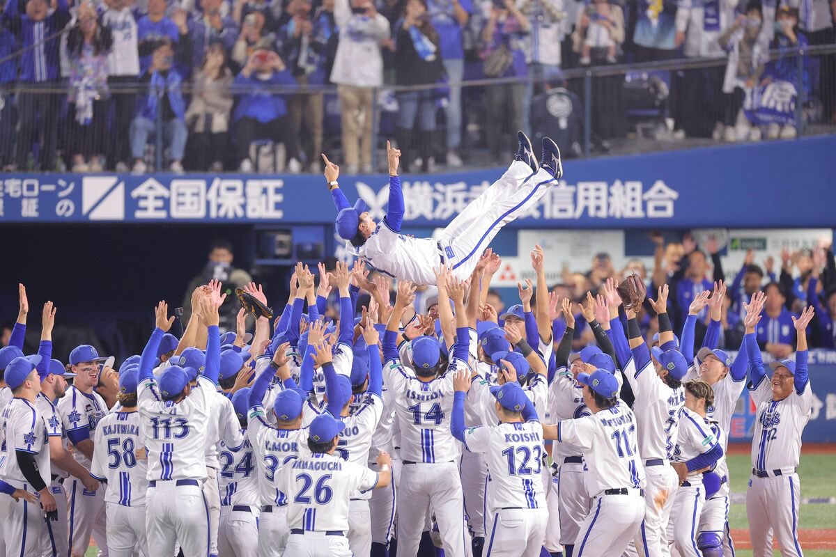 ryugo_baseball's tweet photo. 2011.3.11 日本中が悲しみに包まれた。
2013.11.3 日本中が喜びに包まれた。
あれから11年、奇跡は起きた。
もう泣かなくていいんだよ。
#baystars
#横浜優勝
#横浜日本一
#横浜進化
#勝ち切る覚悟
#XYDB
#南波智子 https://t.co/YZBgeaJ49s