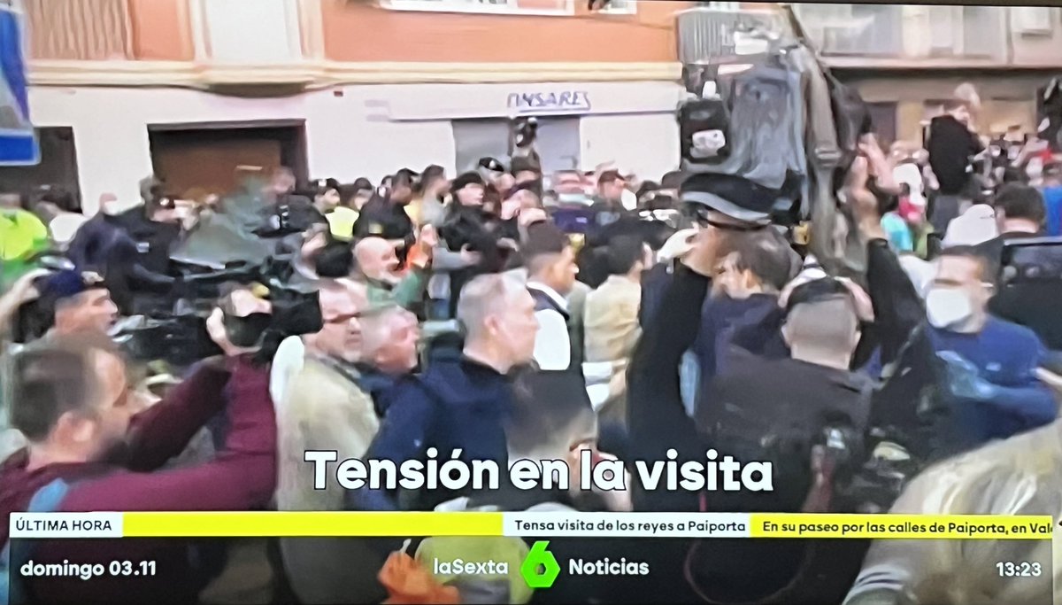 Sánchez usa de escudo al Rey y lo acaba dejando solo con Mazón. El pueblo, indignado, recibe a la comitiva al grito de «Pedro Sánchez, hijo de puta» y «¿dónde está Pedro Sánchez?».

Pocas veces hemos visto una nación tan separada de su Estado como estos días en Valencia.