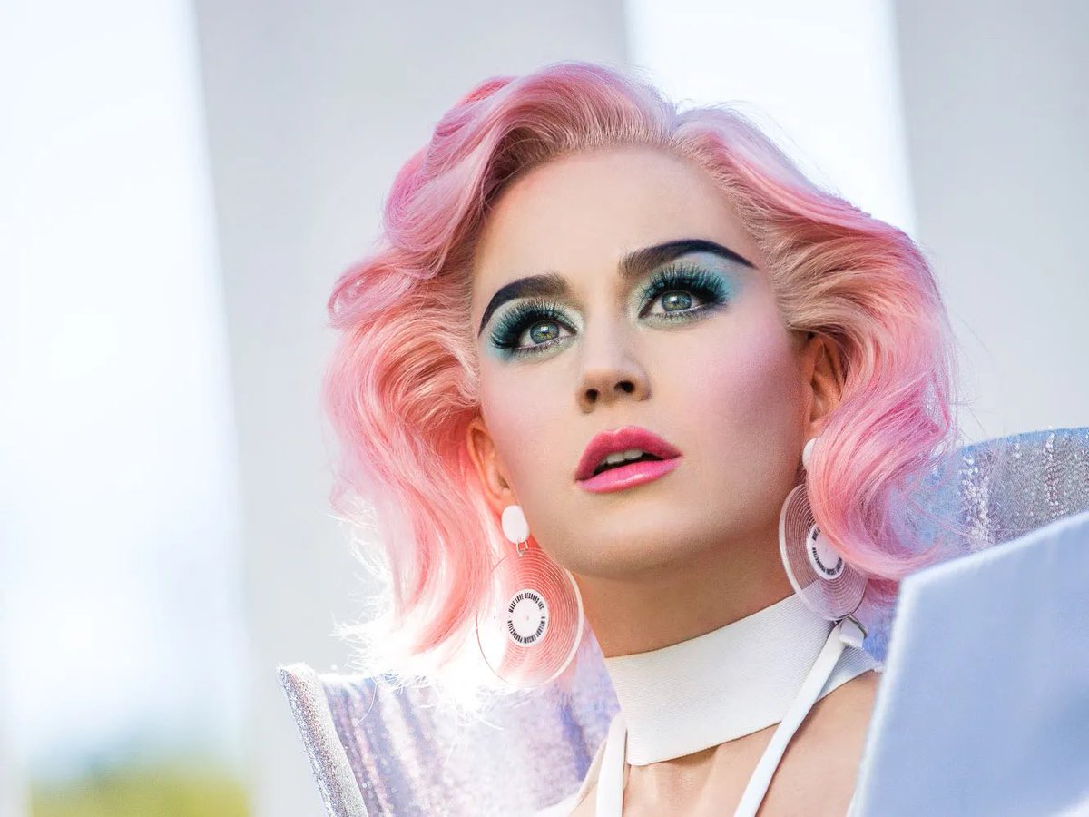 katycat_lisa's tweet photo. one example of many https://t.co/r3a03ovoOn