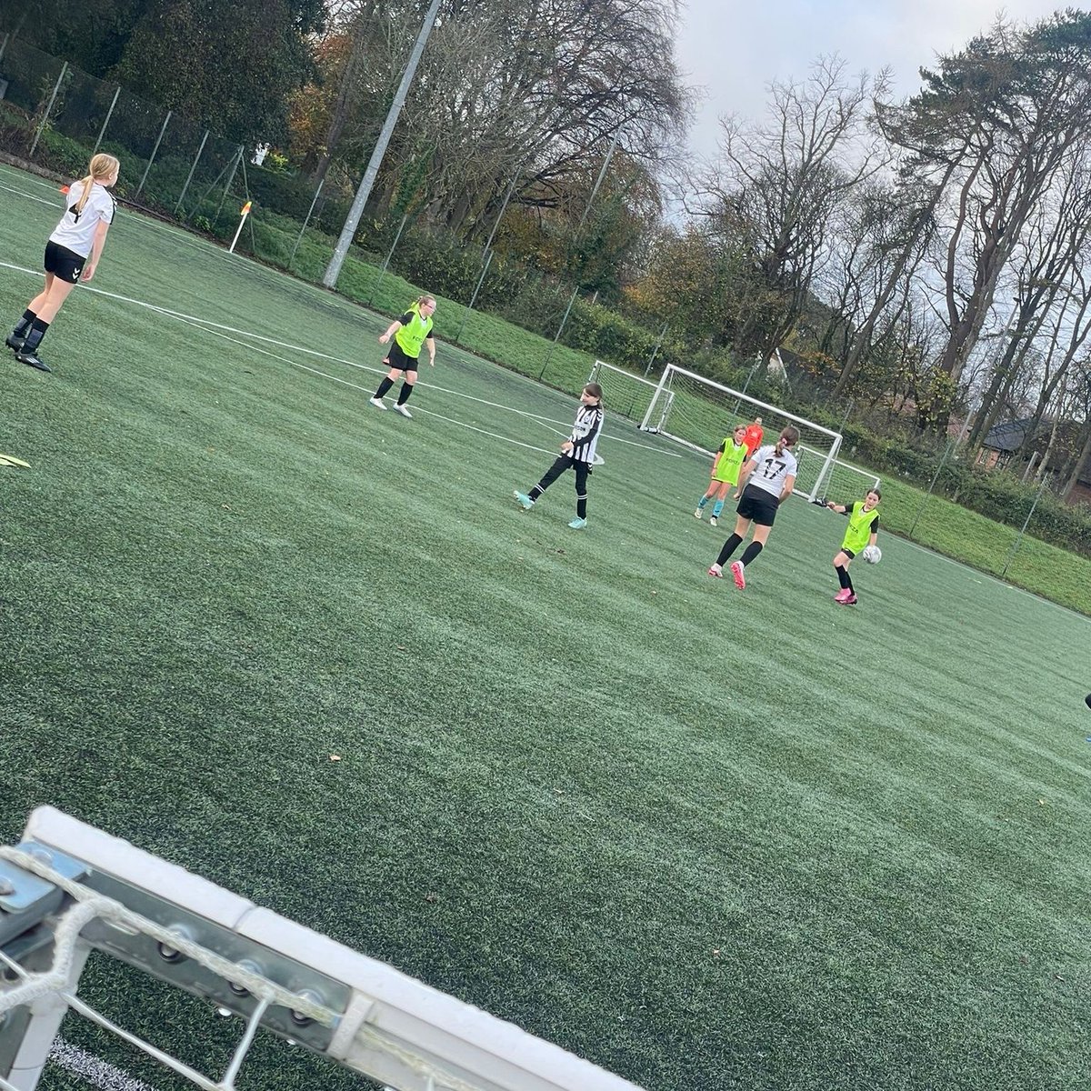 CumnockJunGirls's tweet photo. Our U12’s White headed to Cambusdoon in Ayr this morning. The girls fought really hard today, not their day,but great team work and communication resulted in a great performance non the less. ⚽️🐺🖤🤍🩵

#monthewolves https://t.co/6bGimq7tCf