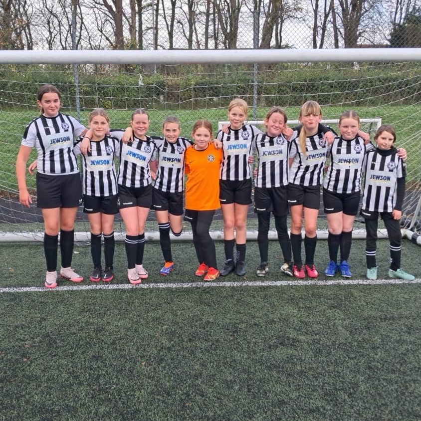 CumnockJunGirls's tweet photo. Our U12’s White headed to Cambusdoon in Ayr this morning. The girls fought really hard today, not their day,but great team work and communication resulted in a great performance non the less. ⚽️🐺🖤🤍🩵

#monthewolves https://t.co/6bGimq7tCf