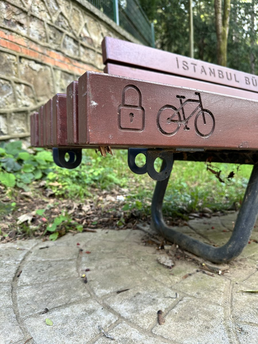 Bisiklet park yeri bulunan bank tasarımı 🌲 🌳