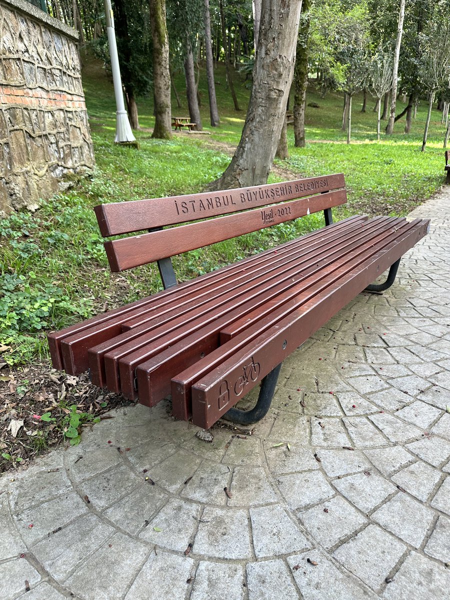 peyzaj's tweet photo. Bisiklet park yeri bulunan bank tasarımı 🌲 🌳 https://t.co/7MkBDJG91b