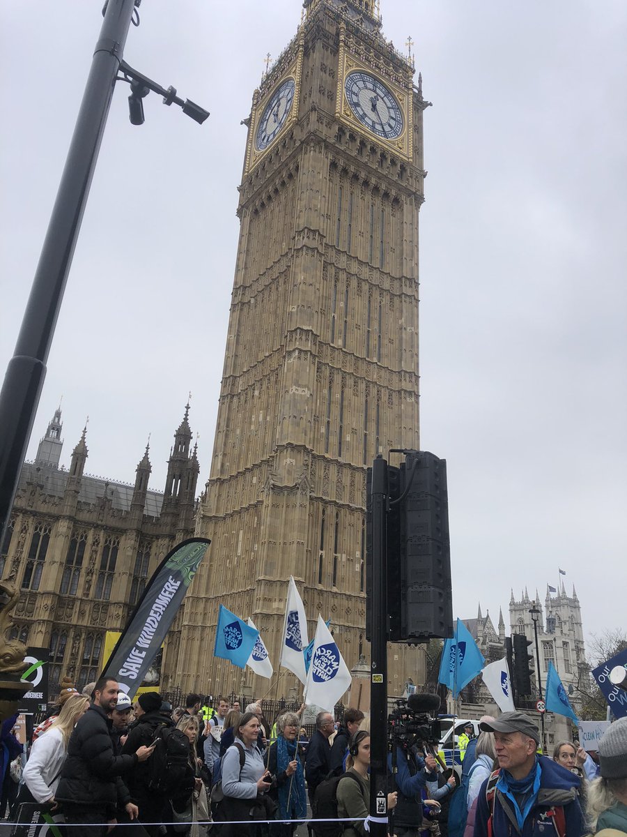 MickCoffey2's tweet photo. @isabellaboneham @ChrisGPackham @NationalWorld @MarchforWater Good stuff #SaveWindermere https://t.co/0oM6R5Kk65