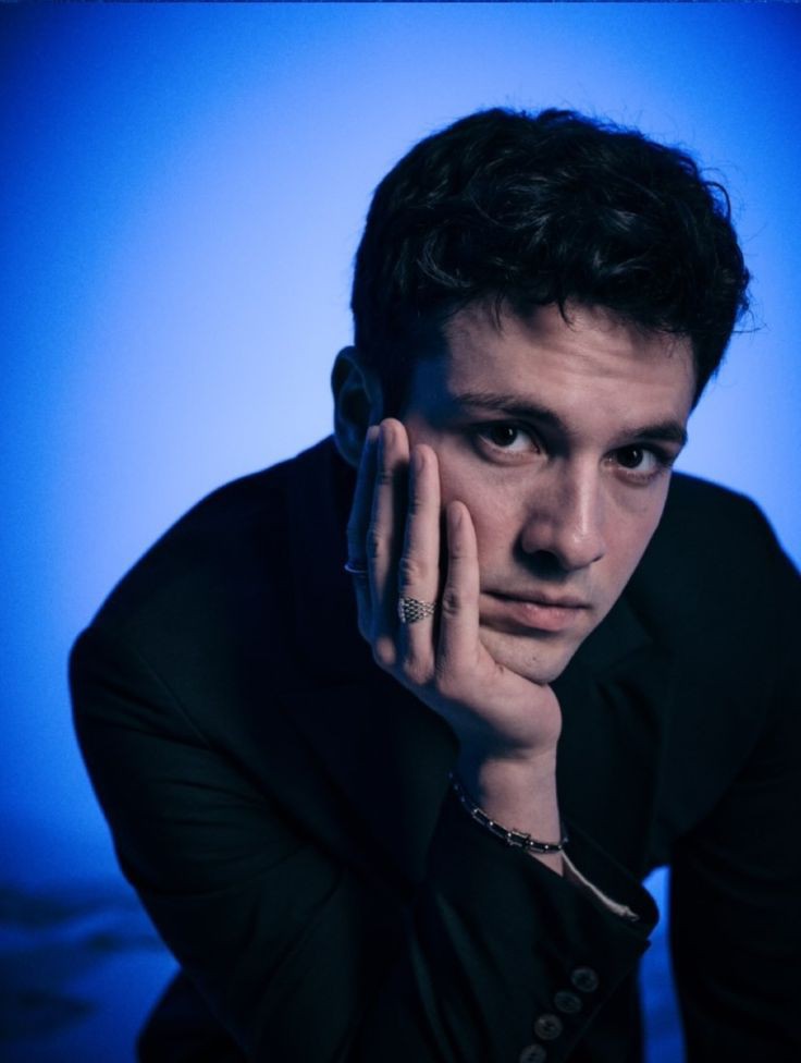 Komşu: Hayalin ney kızım?
Ben: Hayalim dört kelime oda şöyle
Onur Zorlu, Mert Soydan, Burak Koşan, Ömer Ege Zorlu hayalimmm komşuuu

#Karantina #3391klm