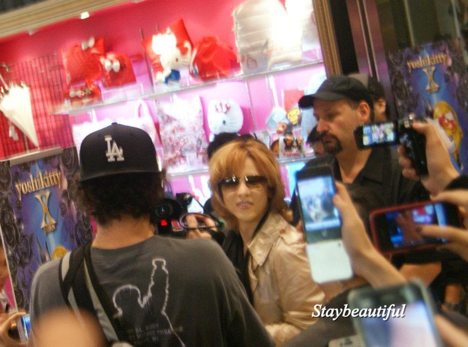 staybeautiful66's tweet photo. #throwbacktoday 13 years ago #Yoshiki at #SanrioShop The One Hong Kong https://t.co/F8YuAlmvMO