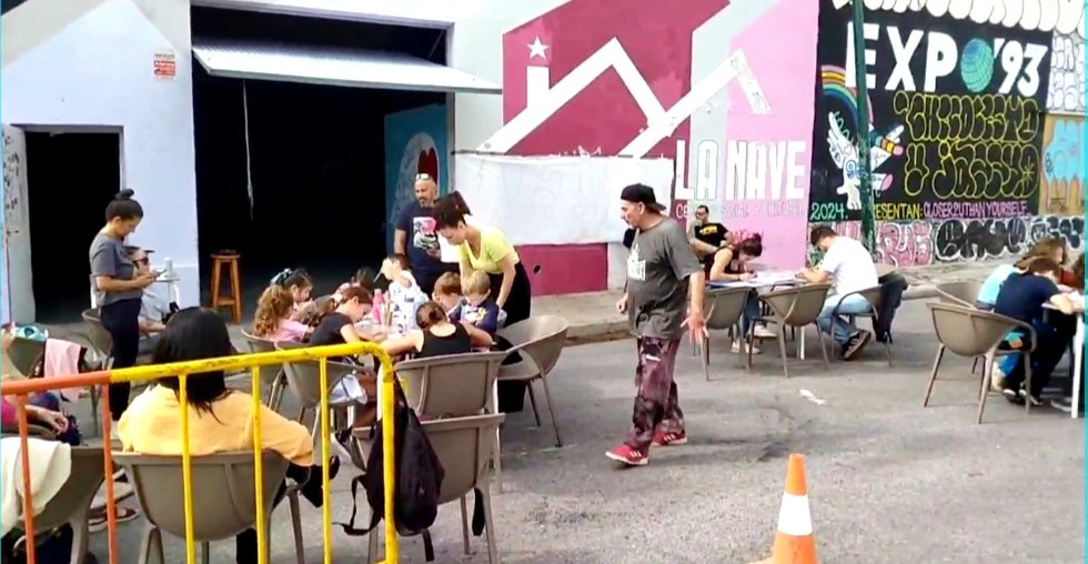 NicoSguiglia's tweet photo. Taller de Graffiti y Arte Urbano para niños y niñas en @lanavemalaga, de la mano del gran @Muchacalle_Apa.

Que se multipliquen en nuestros barrios centros sociales y talleres de cultura y creación abiertos a la infancia y la juventud.

Con la cultura popular, #LaNaveVa. https://t.co/Xfjl0hZLJO