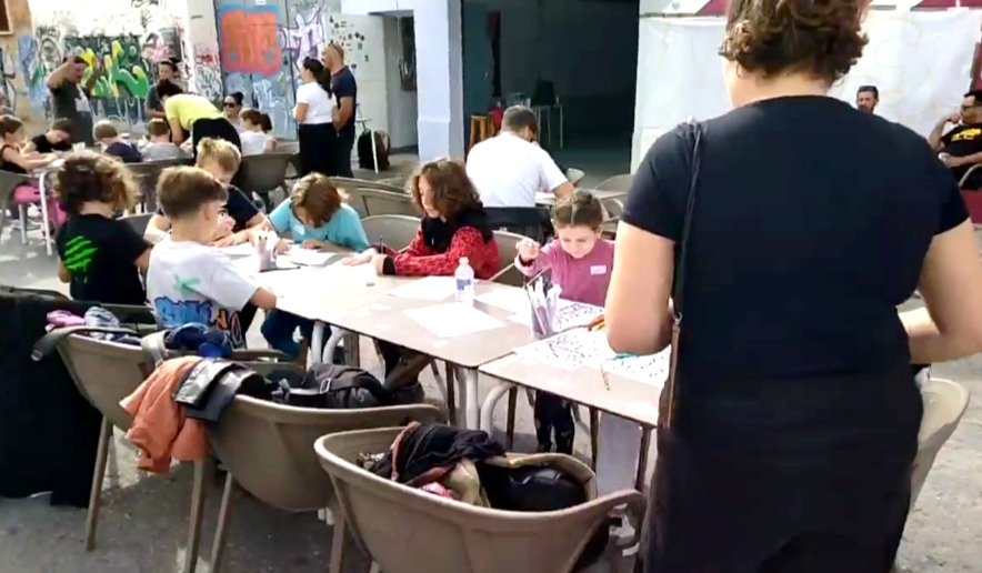 NicoSguiglia's tweet photo. Taller de Graffiti y Arte Urbano para niños y niñas en @lanavemalaga, de la mano del gran @Muchacalle_Apa.

Que se multipliquen en nuestros barrios centros sociales y talleres de cultura y creación abiertos a la infancia y la juventud.

Con la cultura popular, #LaNaveVa. https://t.co/Xfjl0hZLJO