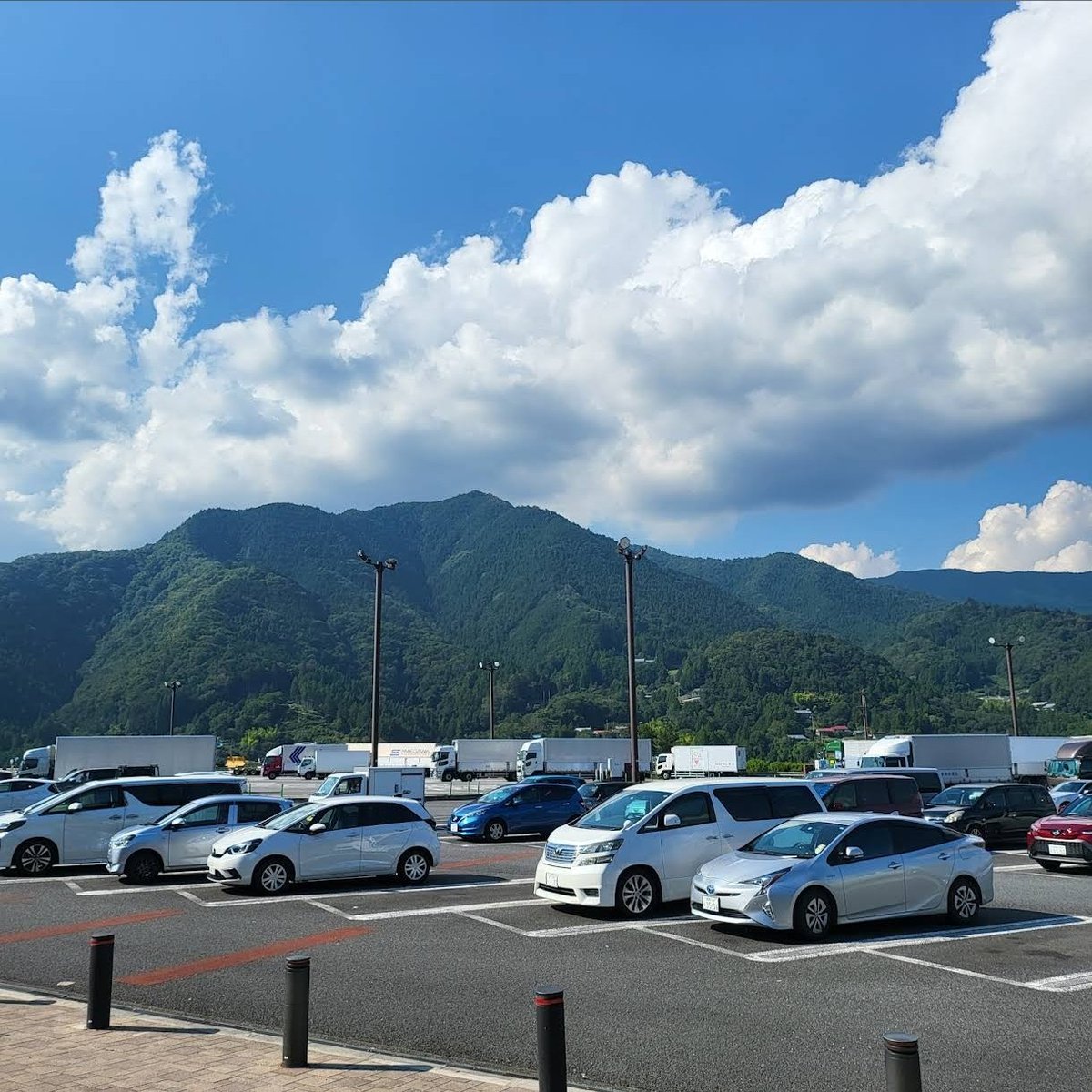 ankoku0925's tweet photo. 今日は晴れたね https://t.co/Mw9JpIH2Cw