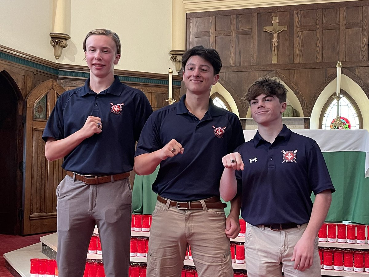 HGPRowing's tweet photo. @hgpathletics Team Mass, Junior ring ceremony and we’re off to Virginia! https://t.co/pedIGnrtn2