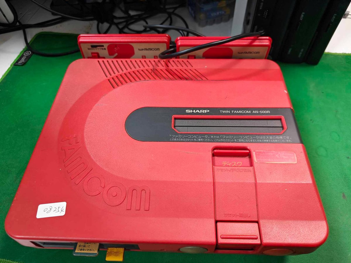 TzibuTwitch's tweet photo. This Twin Famicom has a faulty Disk Drive. Let's see if we can fix it. Never done it myself, so it's gonna be a journey.
We start at 4pm (gmt+2): https://t.co/Gve1LHmaC0
#tzibu #twitchaffiliate #twitchtv #retro #twitch #canwefixit #fixing #nintendo #twinfamicom #diskdrive https://t.co/vWj2FC0V0j