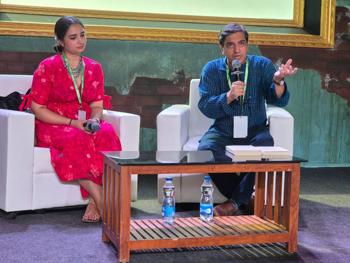 HarperCollinsIN's tweet photo. โThe children of professionals in the coal fields felt an itch to get away, even though they led a privileged life.โ - Rohit Manchanda
Author #RohitManchanda at the @ManoramaHortus Literature Festival discusses his remarkable literary novels, #TheEnclave and #ASpeckOfCoalDust, highlighting their multifaceted protagonists and the unique narratives that resonate deeply with readers.
#READWithHarperCollins