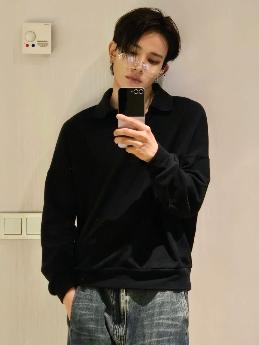 sheesloves's tweet photo. sales head galak

a what if from ethan-kalila universe

starring, lee heeseung https://t.co/UCjVYese6z