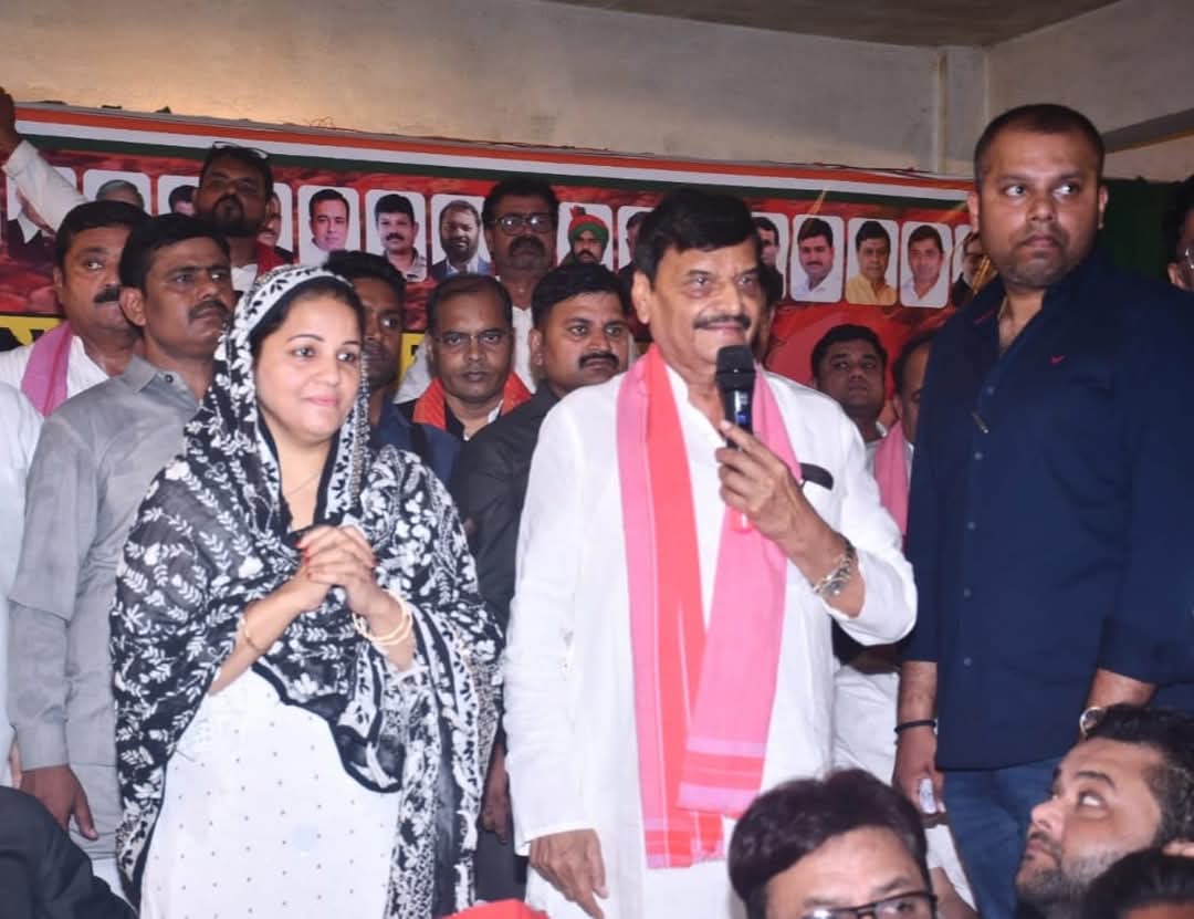 AnuragVerma_SP's tweet photo. दिनांक 03.11.2024 को सीसामऊ उपचुनाव केन्द्रीय कार्यालय का उदघाटन मुख्य अतिथि माननीय @shivpalsinghyad जी एवं माननीय किशोरी लाल शर्मा जी द्वारा स्थान-
पीपीएन मार्केट के सामने, इम्पीरियल टाकीज के बगल में किया गया।
सभी साथियों का हृदय से आभार 🙏🏻
#Vote_For #NaseemSolanki ✌️ https://t.co/uELIFyzOt7