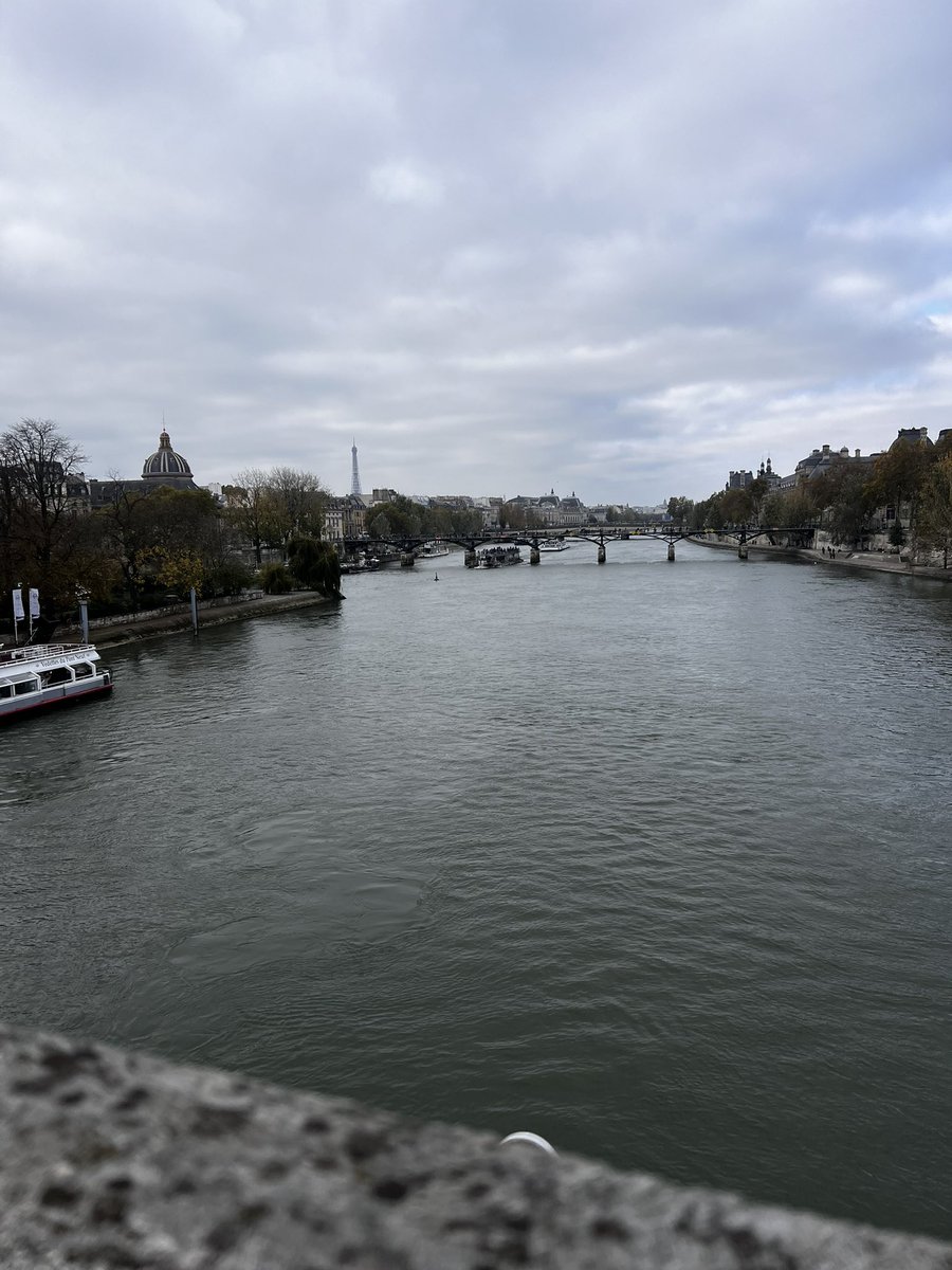 gettingMuesli's tweet photo. @lumioxyz Bin hier irgendwo in Frankreich und da gibts so nen großen Blitzableiter in der Distanz idk https://t.co/AEJceqsjcA