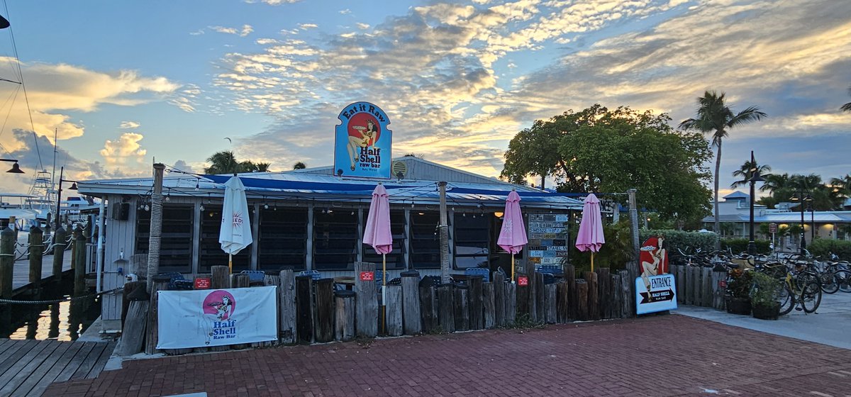 FlaKeysResorts's tweet photo. π
Good morning from Key West! A breathtaking sunrise over Half Shell Raw Bar to kick off this Sunday! π΄β¨ Who else is soaking in these island vibes today? Drop a π if you wish you were here!
#KeyWestSunrise #HalfShellRawBar #SundayInParadise #IslandLife #GoodMorningKeyWest #SunriseMagic #FloridaKeys #OceanViews #RelaxAndRecharge #SundayVibes #IslandEscape