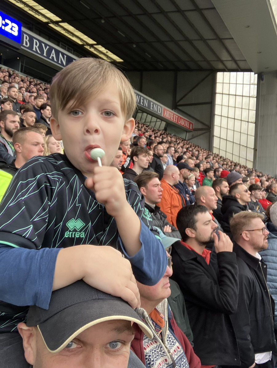 Finally got him to his first away match. Blackburn away 🔴⚪️⚔️#stockyblades