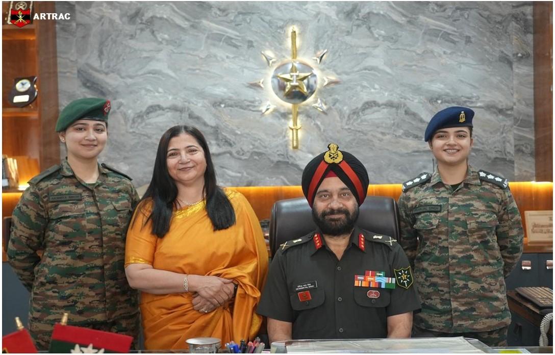 ANI's tweet photo. Lt Gen DP Singh was pipped by his two daughters, both serving officers in the Indian Army on his recent promotion and appointment as Commandant of Military Intelligence Training School &amp; Depot, Pune: Indian Army’s Training Command https://t.co/OY22c8Ersr