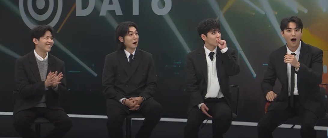 앵커님 옷 마데워치 색으로 맞춰입었다는 말에
데이식스 4인4색반응

       감사                놀람              감동                 충격