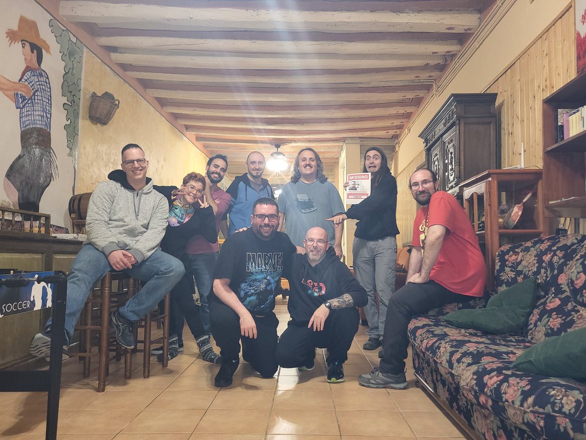En 5 Minutos Rol (@en5minutosrol) on Twitter photo Este fin de semana hemos tenido una de las más maravillosas experiencias que nos puede dar esta afición, conocer a gente estupenda y poder coincidir durante un fin de semana para echar dados y risas por igual, gracias a tod@s, el año que viene más. <a href="/IniciativaTpk/">IniciativaTPK</a> <a href="/NewKidsontheRol/">🎲New Kids on the Rol🎲</a> Este fin de semana hemos tenido una de las más maravillosas experiencias que nos puede dar esta afición, conocer a gente estupenda y poder coincidir durante un fin de semana para echar dados y risas por igual, gracias a tod@s, el año que viene más. <a href="/IniciativaTpk/">IniciativaTPK</a> <a href="/NewKidsontheRol/">🎲New Kids on the Rol🎲</a>