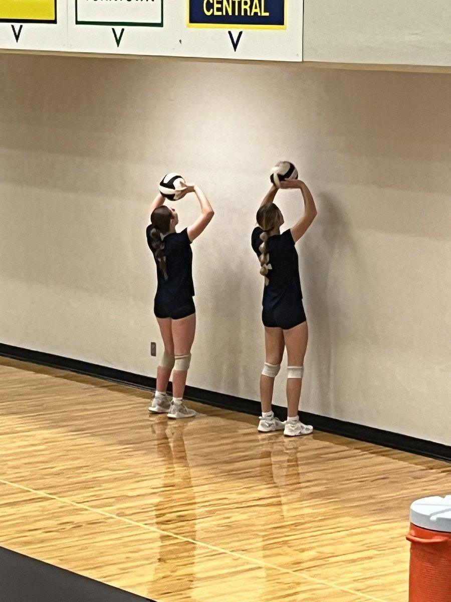 croz_jess's tweet image. Last night ended our magical run in the Semi-State Championship game! Thanks to everyone who supported our girl &amp;amp; to her teammates for loving her so much! She sure is going to miss some of her favorite people next year on the court! #Warrior #2AFinalFour 🏐💙 @ToriCrozier2026