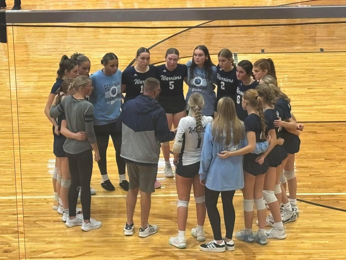 croz_jess's tweet image. Last night ended our magical run in the Semi-State Championship game! Thanks to everyone who supported our girl &amp;amp; to her teammates for loving her so much! She sure is going to miss some of her favorite people next year on the court! #Warrior #2AFinalFour 🏐💙 @ToriCrozier2026