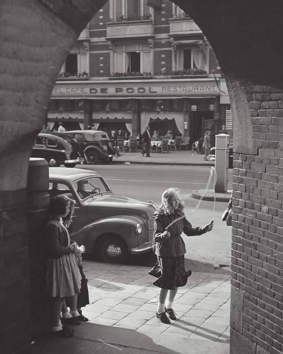 simpleisbeau's tweet photo. Photography by Kees Scherer (Dutch photographer, 1920 - 1993)
Amsterdam
#keesscherer #simpleisbeautifulphotography https://t.co/iJgUnIrRr6