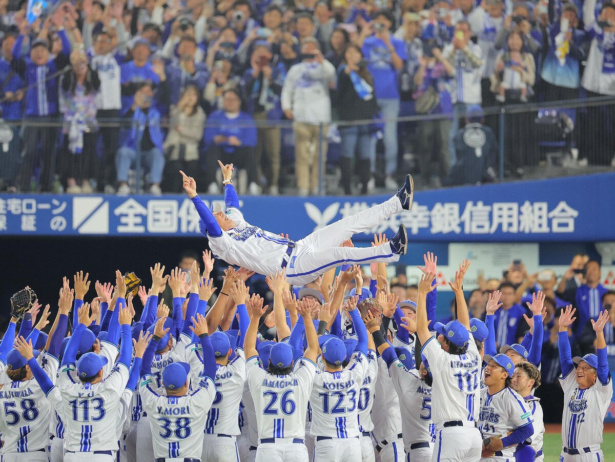 【男泣き】DeNA・三浦監督、史上最大の下克上「最高に嬉しいです」
news.livedoor.com/article/detail…

三浦監督は「毎試合毎試合、全力を出さないと勝てない。最高の力を発揮して、ひとつになったと思います。最高のファンの前で優勝し、最高に嬉しいです」と声を張り上げた。