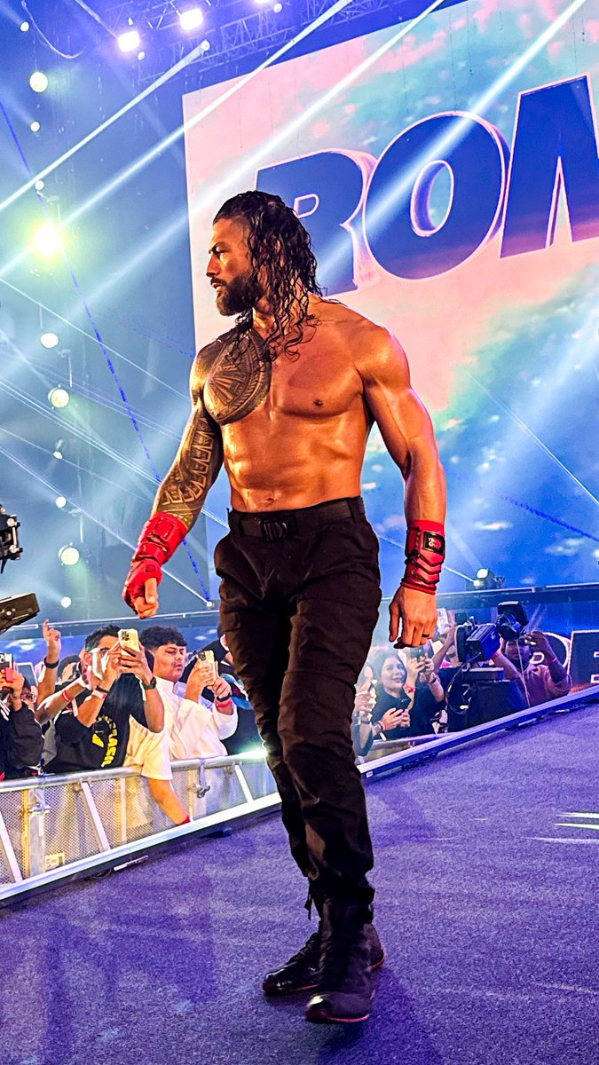 RomanR4Ever's tweet photo. The gold of WWE 🌟
#RomanReigns #WWECrownJewel 

📸 by @sib5s https://t.co/PzyA5MFAKS