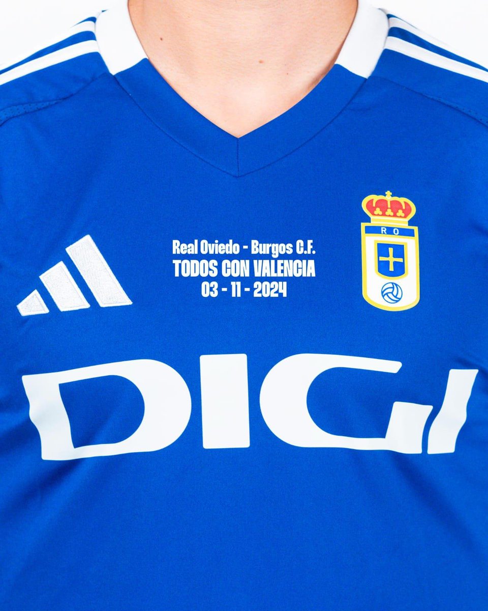 partidazocope's tweet photo. 🙌 Tanto el @RealOviedo como el @Burgos_CF portan hoy en sus camisetas un mensaje de apoyo a la Comunidad Valenciana

👕 Estas equipaciones oficiales empleadas durante el partido serán subastadas para los afectados por la DANA

📻 #PartidazoCOPE https://t.co/PaTH59rzbP