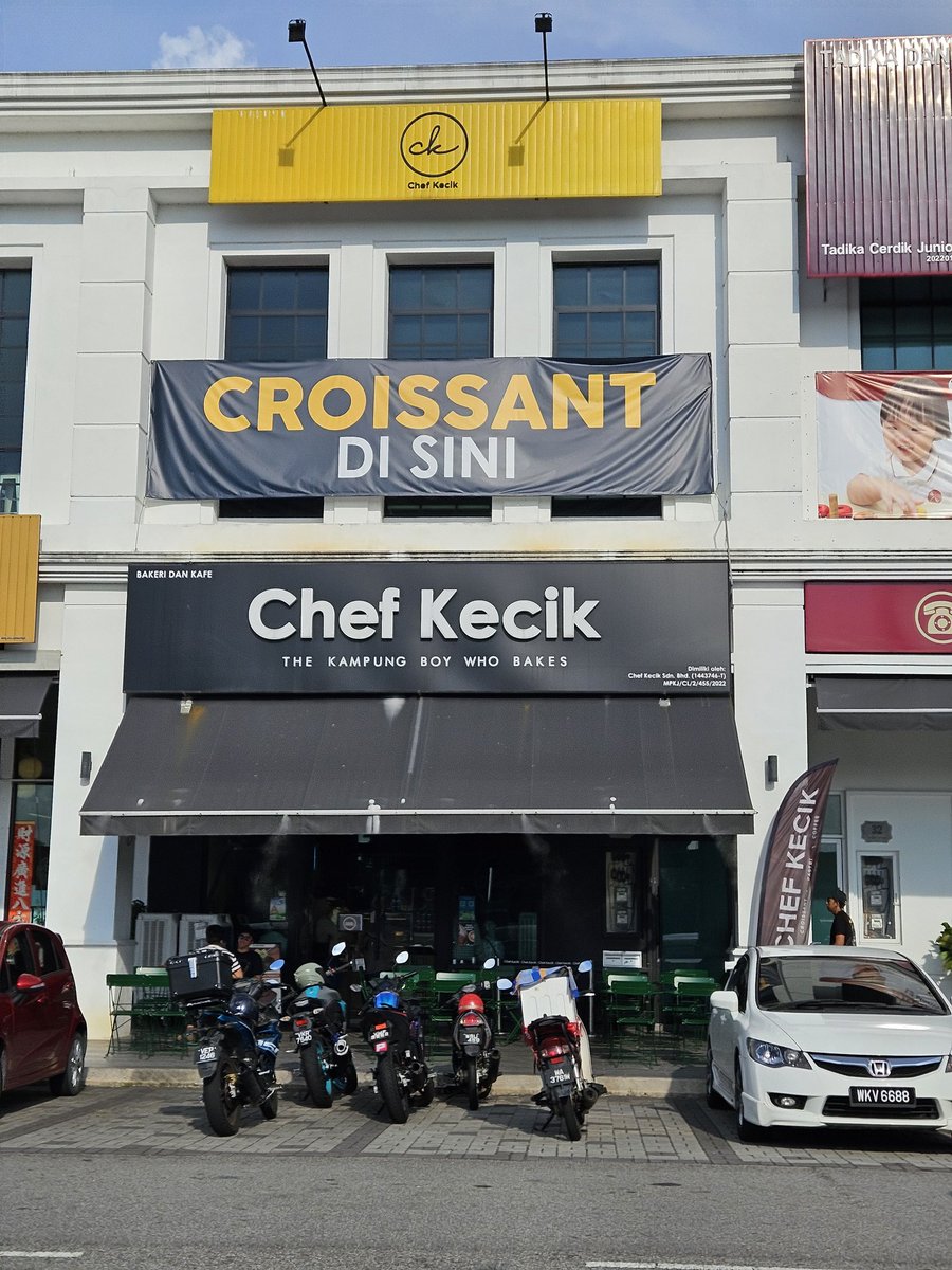 zazlysuffyan_'s tweet photo. Baru smp rumah aje,
Tadi pergi lepak Lenggeng,
So dh sampai sana singgah la kejap sini..
#ChefKecik https://t.co/dCc3NlqZT8