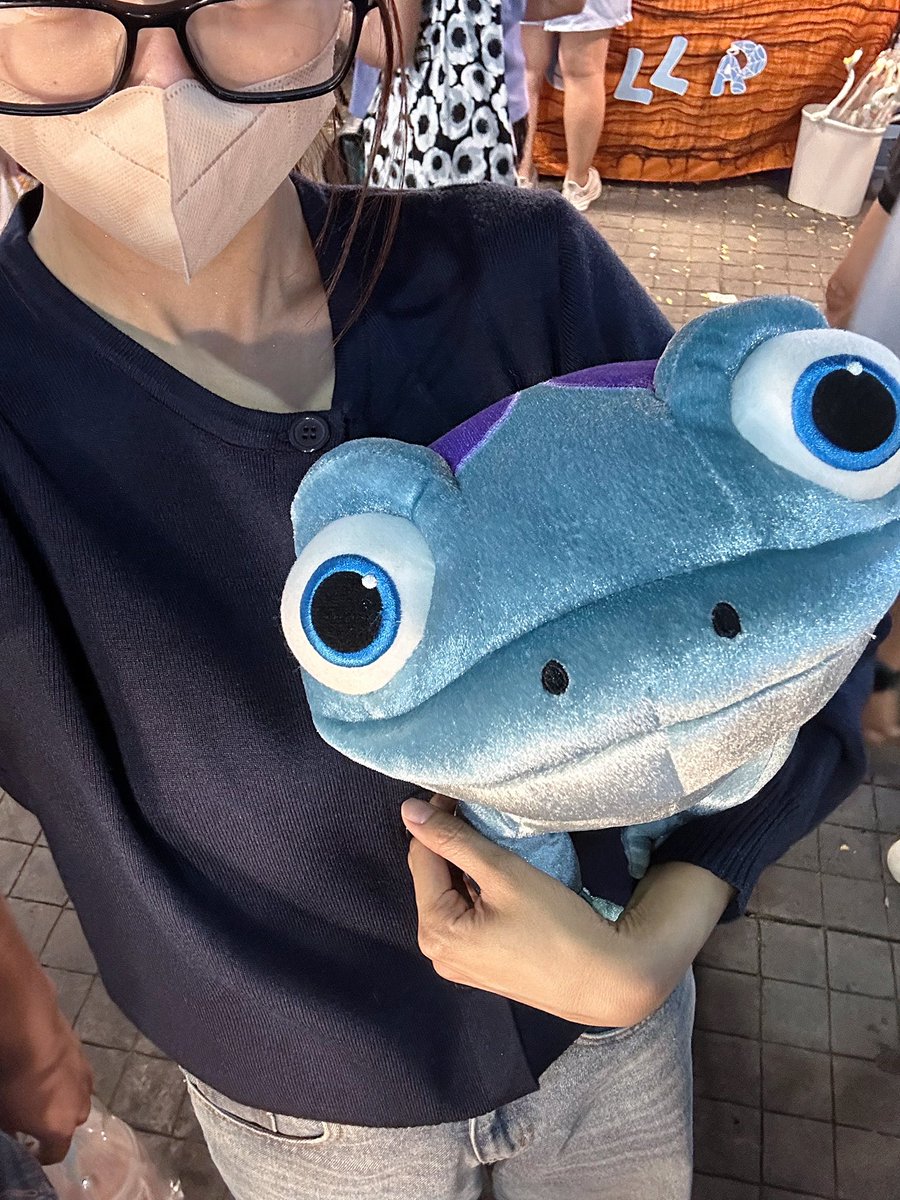 EWaraha's tweet photo. แค่พาลูกมาเดินเล่นเอง https://t.co/idiGgSiOAU