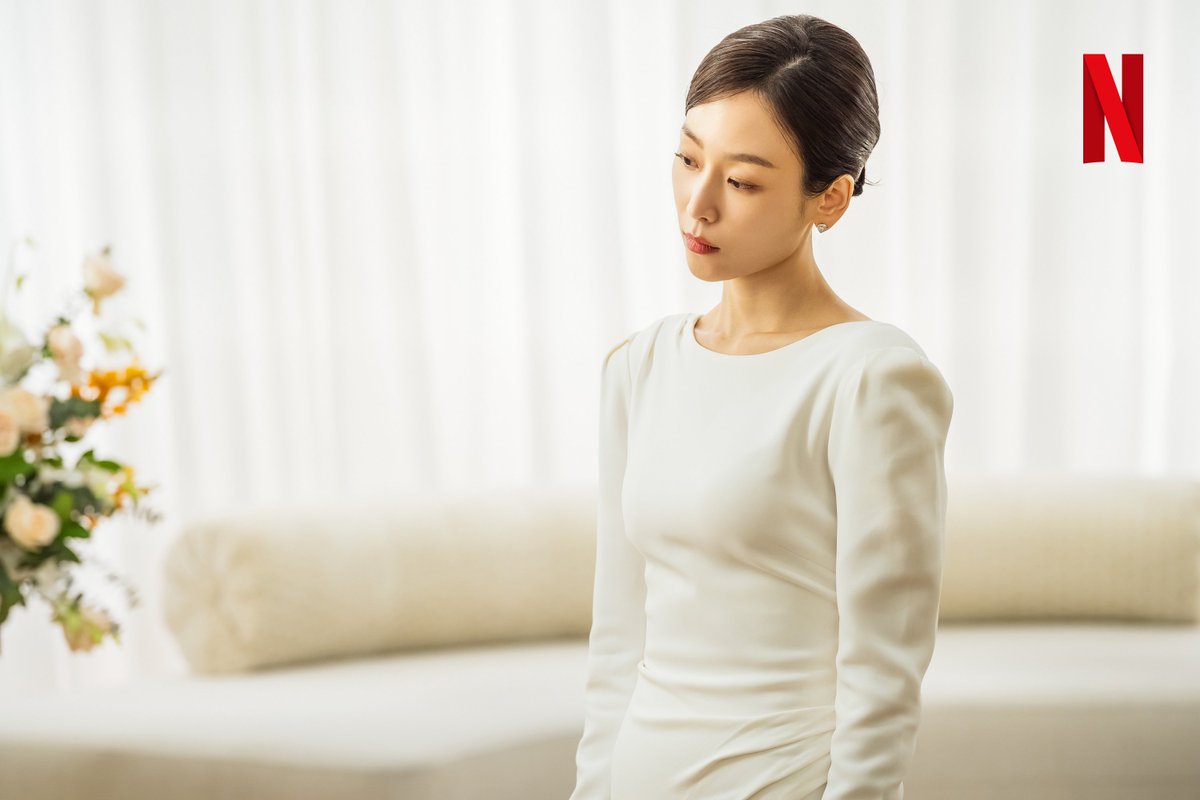 NetflixKR's tweet photo. 진짜와 가짜, 모든 것이 뒤얽힌 비밀스러운 결혼

서현진, 공유의 눈빛으로 완성되는 서사, 미스터리 멜로 <트렁크> 11월 29일 오직 넷플릭스에서.

👉https://t.co/L6w297ExI0 https://t.co/jltsGd09F7